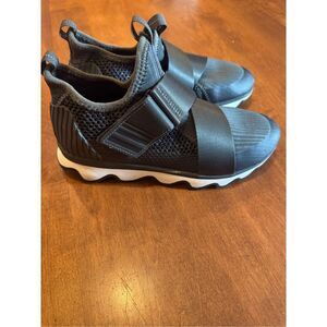 Woman’s Sorel sneakers size 7